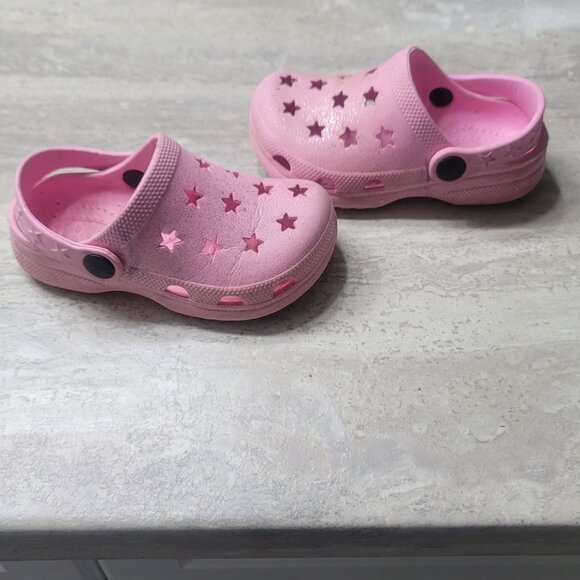 #258 Pink Croc Style Star Shoes sz 8/9 - Picture 2 of 7